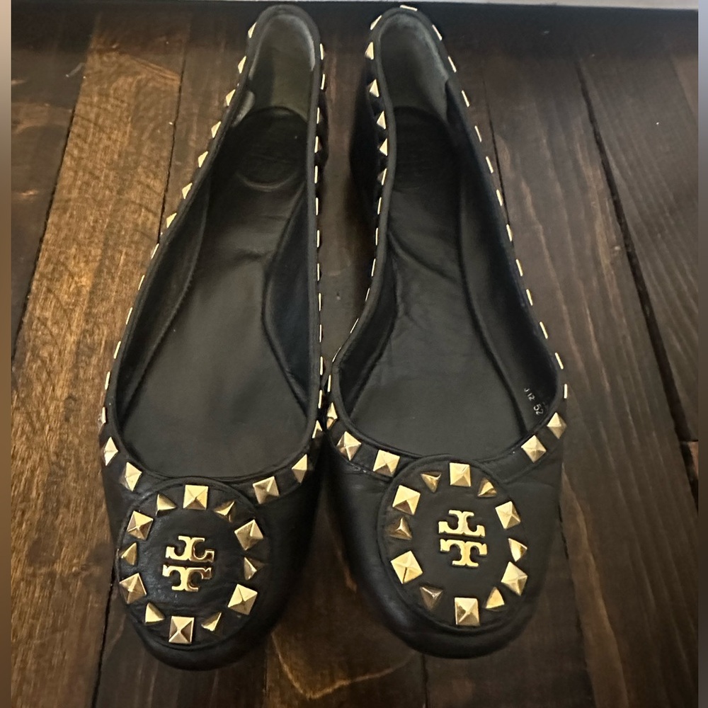 $325 Tory Burch Dale Gold Stud Black Leather Ballet Flats 7.5
